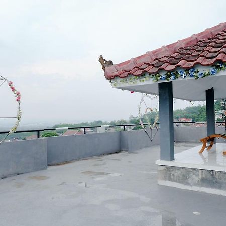 玛琅 Reddoorz Syariah @ Puncak Buring酒店 外观 照片