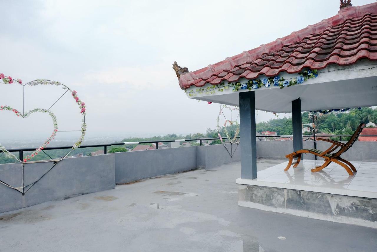 玛琅 Reddoorz Syariah @ Puncak Buring酒店 外观 照片